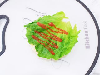 26、猪排汉堡包,挤上番茄酱