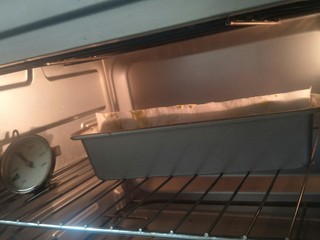 17、抹茶大理石磅蛋糕,烤箱预热180°。烘烤45分钟。