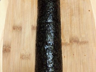 15、金枪鱼胚芽米寿司 | 便当,卷好的寿司卷是这样滴。