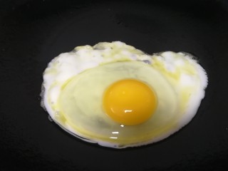 10、甜玉米鸡胸肉全麦三明治,小火煎蛋。