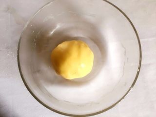 3、健康无添加【自制小馒头】,和成光滑的面团