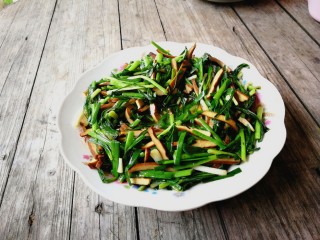 1、上班族美味营养减脂便当,提前炒好青蒜香干