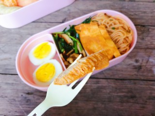 14、上班族美味营养减脂便当,冬阴功鸡脯肉有点辣减脂也不错