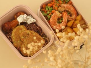 2、不辜负自己的便当,爱心鸡蛋饼也是用爱心不粘锅