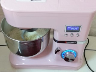 4、吃一次就会爱上它的美~可可酸奶面包,启动1档和面10分钟!