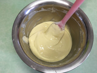 11、手指饼干,同样手法翻拌均匀。