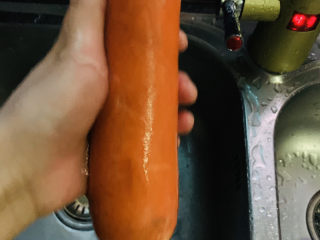 4、红焖牛肉,胡萝卜一根，洗净，削皮；