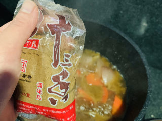 17、红焖牛肉,加十三香，调香；