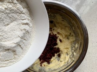 8、蔓越莓饼干,过筛的低粉