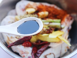 5、电饭煲卤鸭翅,1勺老抽。