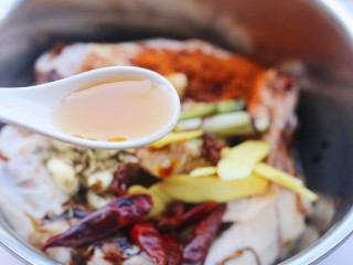 7、电饭煲卤鸭翅,1勺蜂蜜。