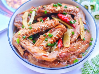 13、电饭煲卤鸭翅,软烂脱骨。