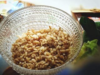 3、营养都在这一碗 糙米减肥沙拉,糙米洗净