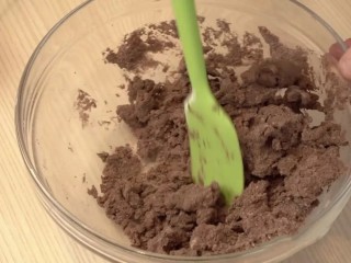 4、白巧克力树莓塔,搅拌到冰水基本被吸收