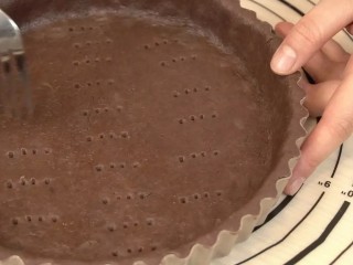 10、白巧克力树莓塔,用叉子戳上小洞（防止塔皮凸起）