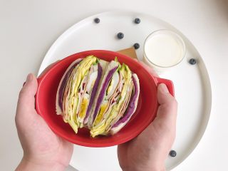 10、爱的沼夫三明治,一不小心我家情人的胖胖小手就出镜了