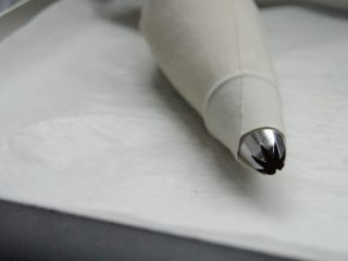 10、黄油曲奇,裱花袋整好备用，烤盘垫一层油纸