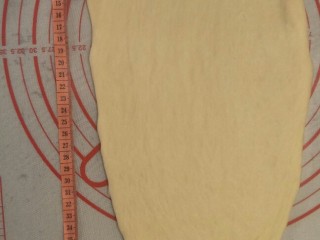 27、香软手撕椰蓉土司????,擀成长40cm。宽15到20cm的长方形面团。