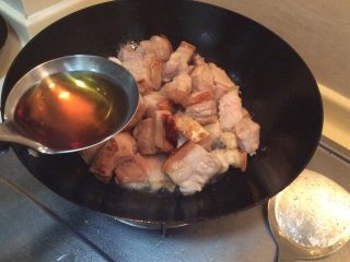 8、江湖中失传已久的红烧肉,加一勺黄酒