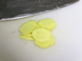 1、糖醋排骨,姜1小块，切成片备用