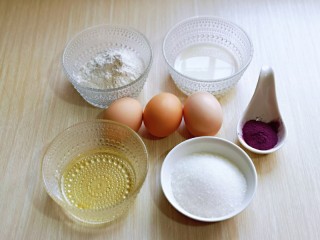 1、6寸紫薯戚风蛋糕,准备食材。