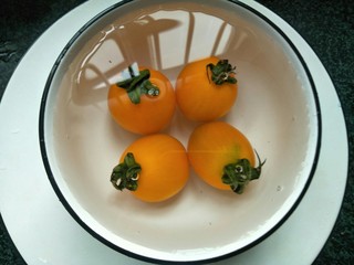 4、芝士泡面,小蕃茄洗干净