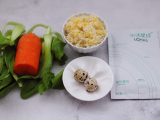 1、低脂杂粮谷物时蔬饼,首先备齐所有的食材。