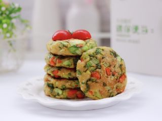 16、低脂杂粮谷物时蔬饼,好吃又营养丰富的杂粮谷物时蔬饼就出锅咯。