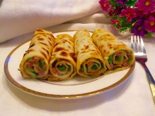19、辣椒香葱午餐肉鸡蛋卷饼,成品图