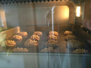 13、裱花曲奇-黄油曲奇,烤箱140°40分钟低温烘烤