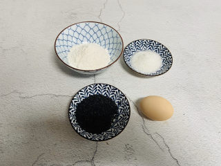 1、芝麻薄脆饼干,准备好食材