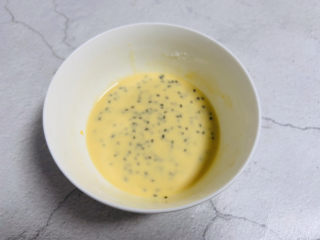 8、芝麻薄脆饼干,搅匀