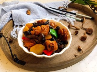 17、小鸡炖蘑菇,可以大口大口开吃了。