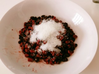 4、山药红豆糕,拌入白砂糖