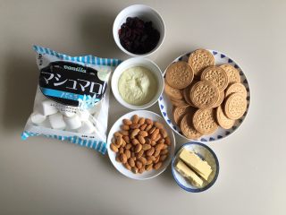 1、可可雪花酥,准备好食材