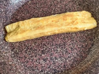 15、秋葵厚蛋烧,最后煎好的秋葵厚蛋烧就完成了，如图。