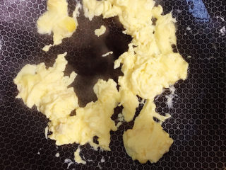 8、韭菜鸡蛋炒饭, 迅速翻炒