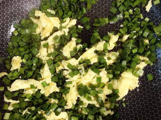 11、韭菜鸡蛋炒饭,炒熟