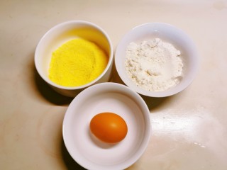 3、玉米渣煎饼,主要食材 玉米渣粉 白面 鸡蛋