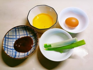 4、玉米渣煎饼,辅料 甜面酱 食用油 葱