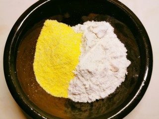 6、玉米渣煎饼,两种面粉混合