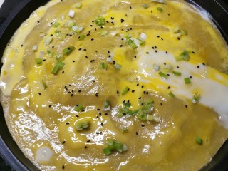 12、玉米渣煎饼,撒上黑芝麻