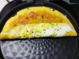 15、玉米渣煎饼,卷起来