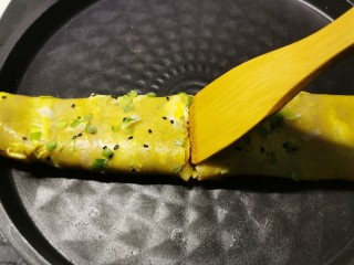 16、玉米渣煎饼,中间切一刀 