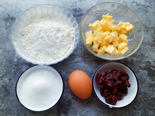 1、蔓越莓饼干,准备好所有材料