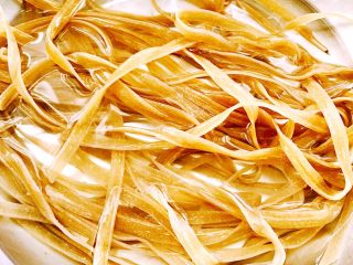 3、麻辣烫,宽粉条提前一个小时泡发