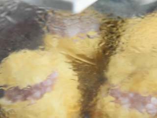 7、肉馅塞豆腐,钞票塞钱包,吃了这道菜钱包鼓鼓!,关上盖子,焖煮15分钟