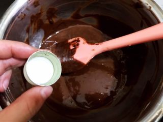 9、醇厚浓郁的巧克力慕斯蛋糕,加入朗姆酒，朗姆酒不建议省去