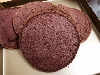 13、醇厚浓郁的巧克力慕斯蛋糕,戚风蛋糕分成5个薄片