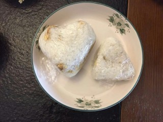 4、????????????剩下的都是精华——煎饭团,随便捏捏我捏了一颗❤,哈哈看出来了吗